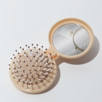 Расчёска массажная &laquo;Капибара&raquo;, складная, с зеркалом, d=6.5 см, бежевая