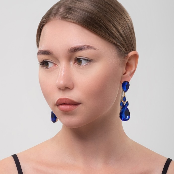 Серьги висячие со стразами &laquo;Вечеринка&raquo; цветок из капель, цвет сине-белый в золоте, 6,3 см