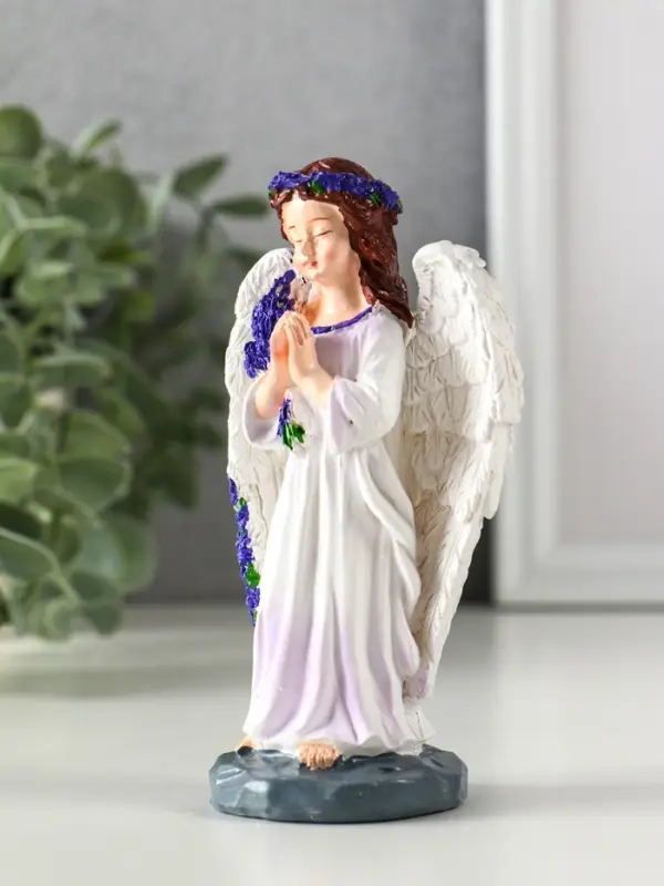 Сувенир полистоун "Девочка-ангел с букетом лаванды - молитва" фиолет 7,7х4х12,5 см