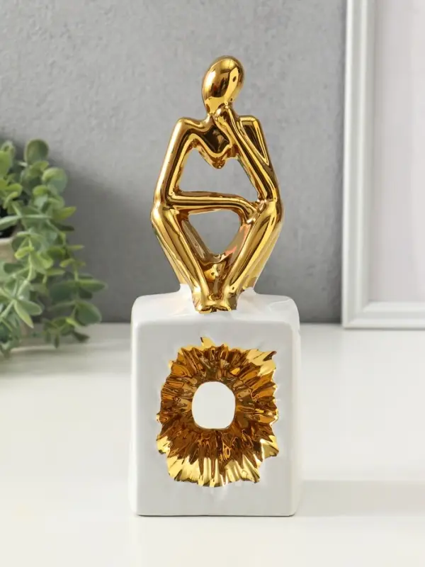 Сувенир керамика "Задумчивый человек" белый с золотом 7х9,5х26 см