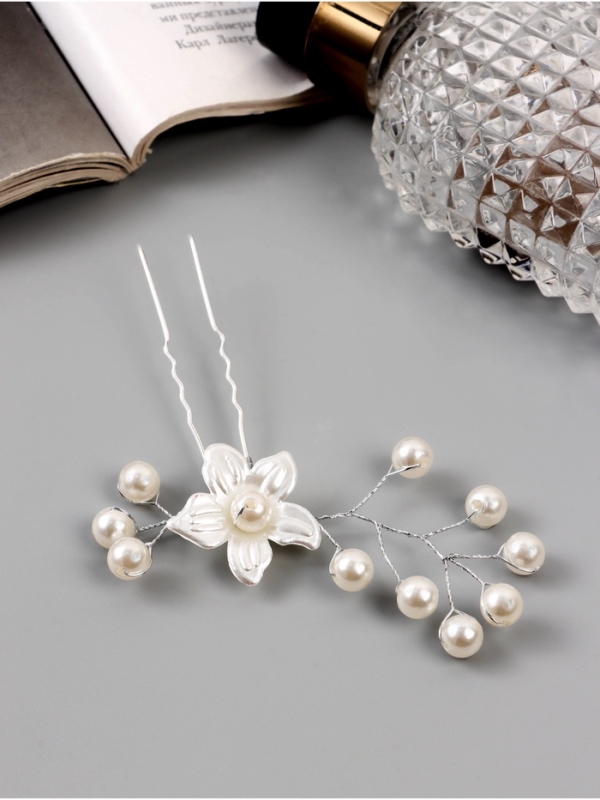 Шпилька для волос "Эмилия" цветок бусинки, 9х6 см, белый