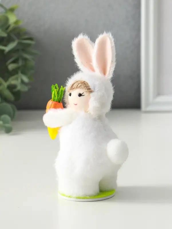 Сувенир пасхальный "Малыш в костюме кролика с морковкой" 7,5х5,5х14,5 см