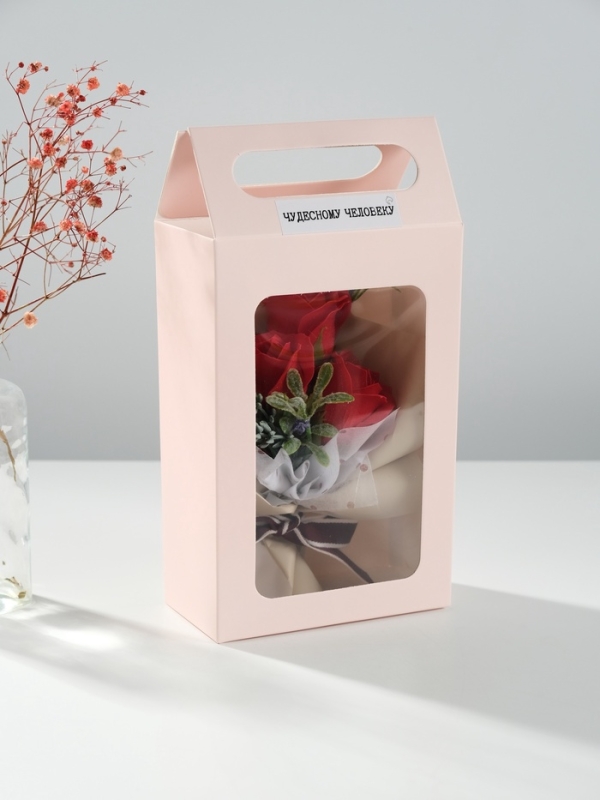 Букет из мыльных лепестков "Розы в подарочной упаковке" красный 6,9х13,7х20,5 см