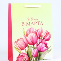 Пакет подарочный ламинированный вертикальный &laquo;С 8 Марта&raquo;, L 31 &times; 40 &times; 12 см