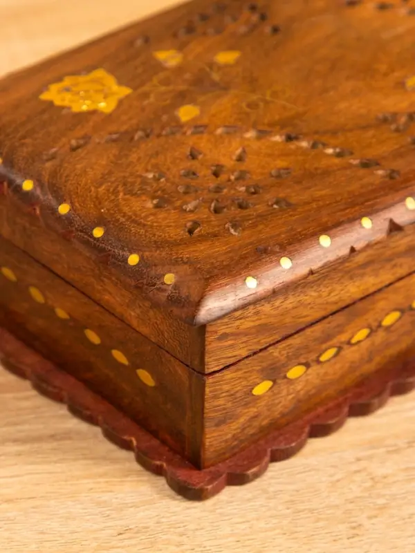 Шкатулка резная "Флористика" 20х12,5х6,5 см, дерево шишам