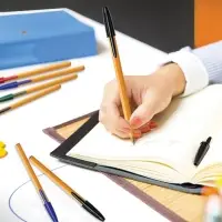 Ручка шариковая BIC Orangе, чернила черные, узел 0.8 мм, тонкое письмо, одноразовая, экономичный расход чернил