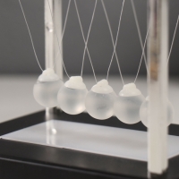 Маятник "Светящиеся шары" 5 диодов МИКС 12х12х9 см