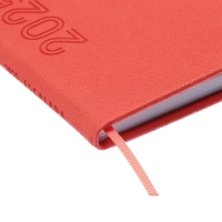 Еженедельник датированный 2025 года, 85х145 мм, 64 листа ESCALADA, твердая обложка из искусственной кожи, блинтовое тиснение, блок 70 г/м&sup2;, коралловый