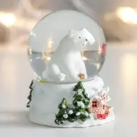 Сувенир полистоун водяной шар "Белый мишка на крыше дома" 4,5х4,5х6,5 см