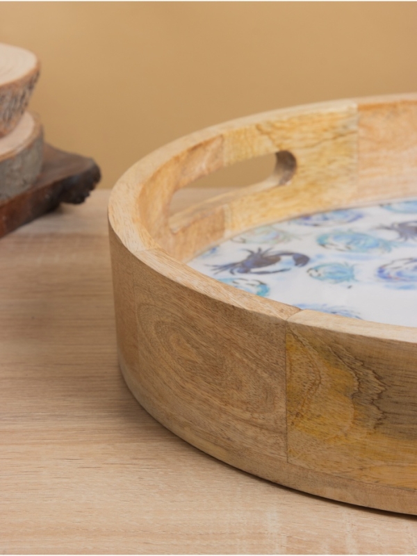 Поднос круглый с бортиками "Крабы" дерево манго 35х35х6,5 см