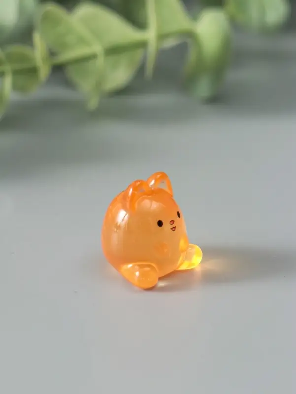 Сувенир эпоксидная смола флюоресцентный "Зайчики" набор 6 шт 1,7х1,8х2 см