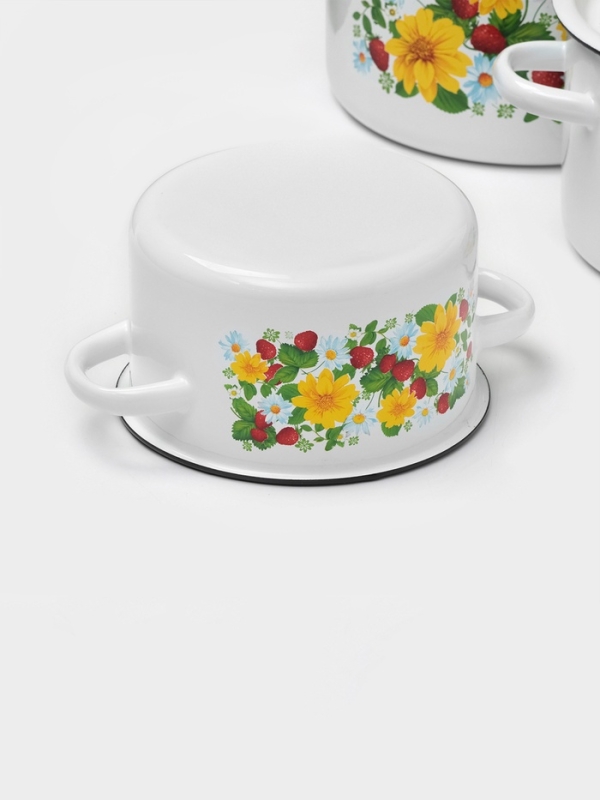 Набор кастрюль &laquo;Земляника&raquo;, 3 предмета: 1,5 л, 2,9 л, 4,5 л, индукция