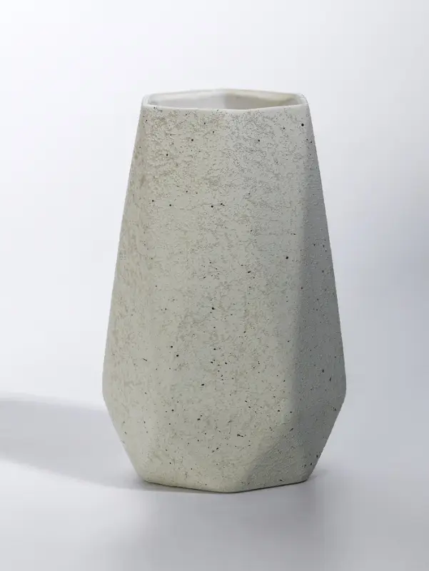 Ваза керамика настольная "Бэрри" грани, h=18,5х11. d=7,5 см, белый