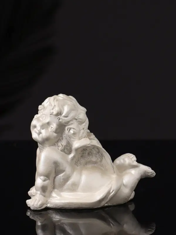 Фигура "Ангел лежит на животе" перламутр, 8х7х5 см