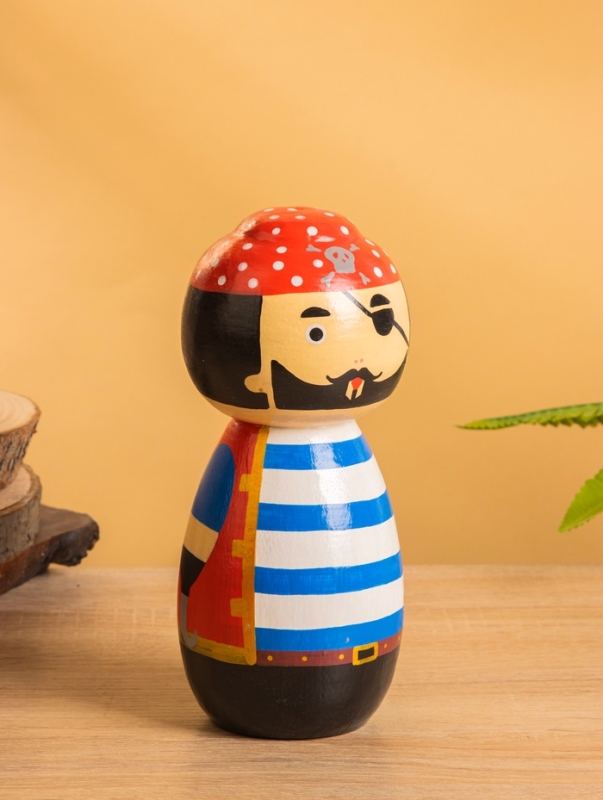 Деревянная кукла кокеши "Одноглазый пират" 9х9х21 см