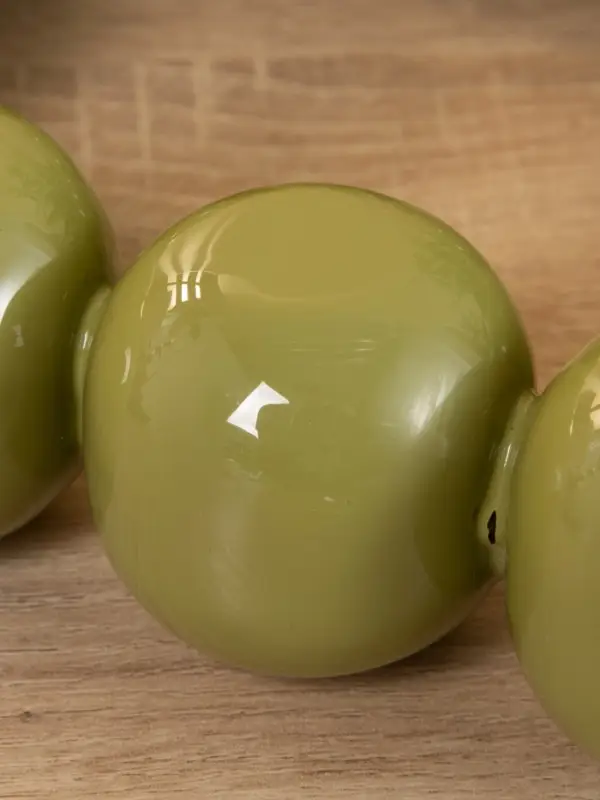 Подсвечник на 4 свечи &laquo;Бусы&raquo;, с 12 сферами, 20.5&times;20.5&times;5.5 см, авокадо