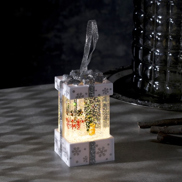 Светодиодная фигура &laquo;Снеговик в белом подарке&raquo; 6.3 &times; 11.5 &times; 6.3 см, пластик, блёстки, батарейки АААх3 (не в комплекте), свечение тёплое белое