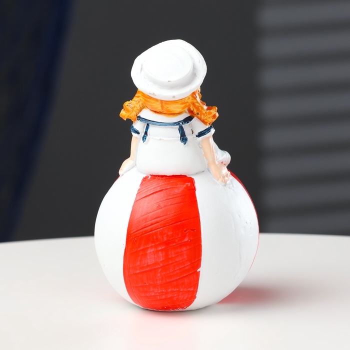 Фигурка девочка-морячка на шаре 12см