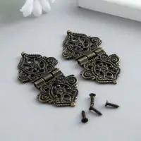 Петля для шкатулки металл "Узорная с цветами" бронза + гвозди 5,3х2,8 см