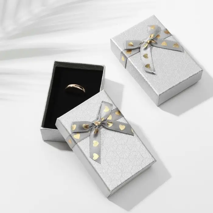Коробочка подарочная под набор &laquo;Влюбленность&raquo;, 5&times;8 (размер полезной части 4.7&times;7.7 см), серебристая, вставка чёрная