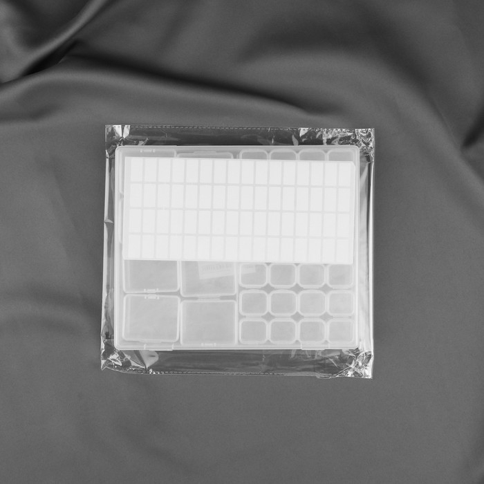 Набор контейнеров для рукоделия, 8 шт, 4,5 &times; 3,6 &times; 2 см, 7 органайзеров по 4 отделения, с наклейками, в контейнере, 21 &times; 17 &times; 2,8 см