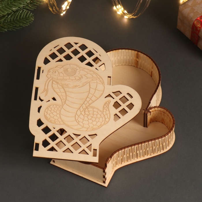 Новогодняя шкатулка-варежка "Змейка и ромбики" 21х16х5 см