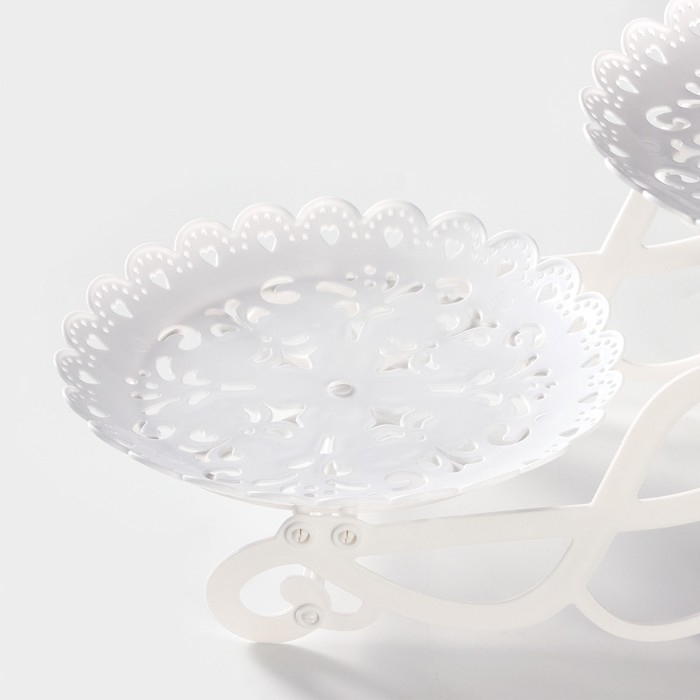 Блюдо для торта и пирожных 2-х ярусное Доляна &laquo;Кружево&raquo;, d=22,5 см, 37&times;22,5&times;19,5 см, цвет белый