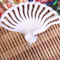 Веер пластик h=23 см "Цветы" изгиб с золотом МИКС