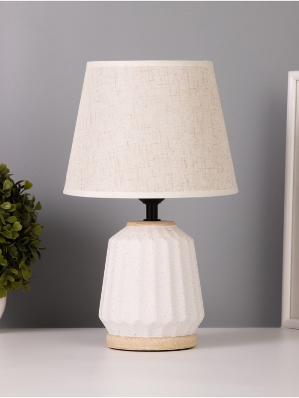 Лампа настольная "Грани" 1х40Вт Е27 белый 20х20х31см МОДЕЛЬ: