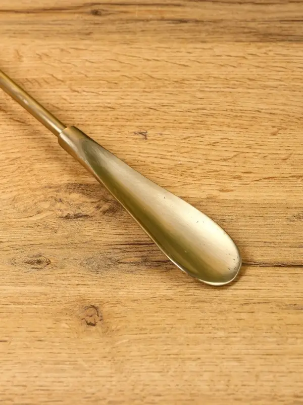 Ложка для обуви &laquo;Венок&raquo;, 54 см, латунь, манговое дерево