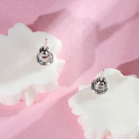 Серьги пластик &laquo;Распустившийся бутон&raquo; сияние, цвет белый