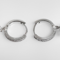 Серьги со стразами &laquo;Блум&raquo; полукруглое крепление, цвет белый в серебре