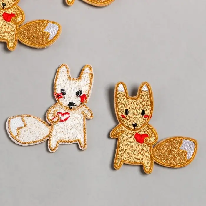 Декоративный элемент для творчества &laquo;Арт Узор. Белочка с сердечком&raquo;, текстиль вышивка, 5.2&times;5.5 см