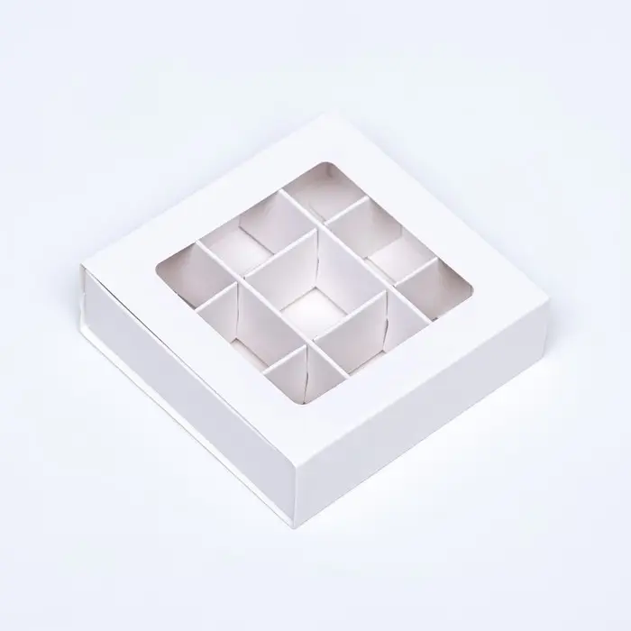 Коробка для 9 конфет, 8.7&times;8.7&times;2.5 см, тонкие разделители, белый