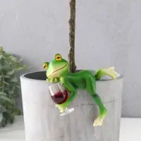 Сувенир полистоун "Лягуха с бокалом - расслабляемся" 9,5х4,5х7,5 см