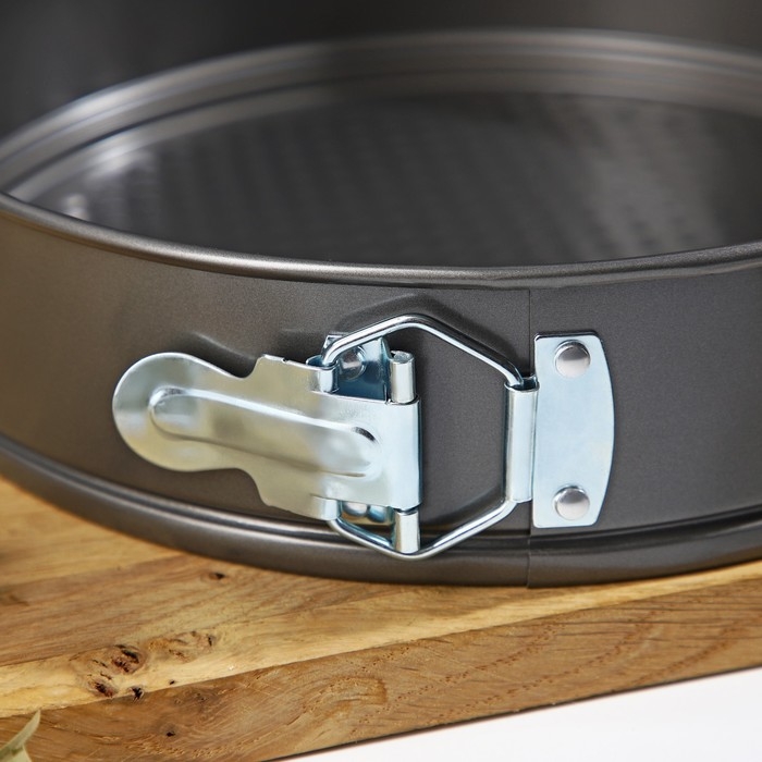 Набор форм для выпечки Доляна &laquo;Элин. Круг&raquo;, 3 предмета: d=22/24/26 см, съёмное дно, антипригарное покрытие, цвет чёрный