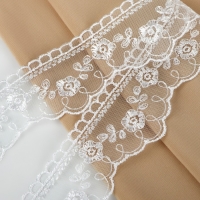 Кружево на сетке, 40 мм &times; 11 &plusmn; 1 м, цвет белый