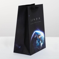 Пакет подарочный вертикальный, упаковка, &laquo;Из космоса границ не видно&raquo;, MS 18 х 23 х 10 см