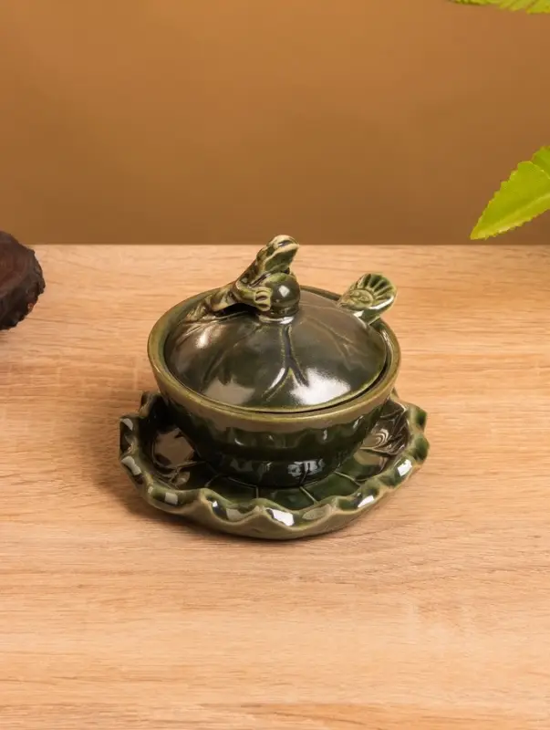 Соусник с крышкой на подставке &laquo;Лягушка&raquo;, 8&times;9&times;10 см, керамика, зелёный