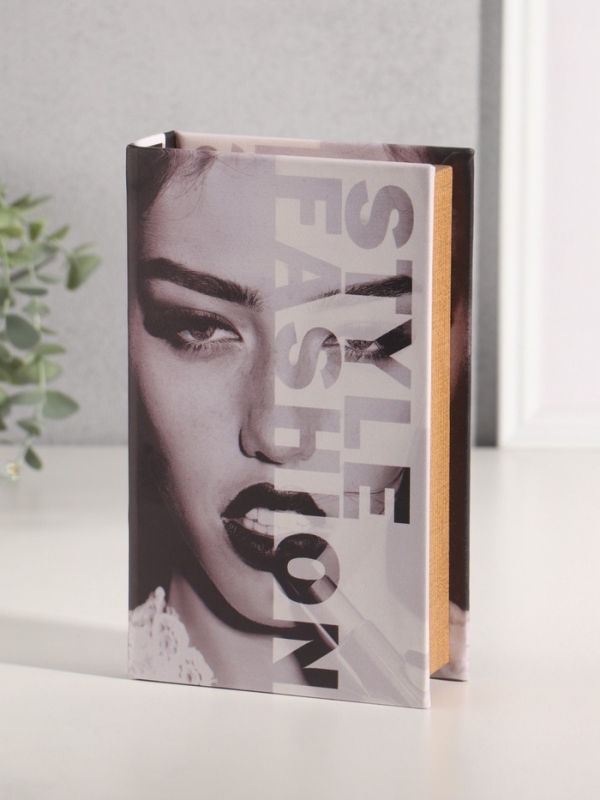 Сейф-книга дерево кожзам "Стиль и мода" 21х13х5 см