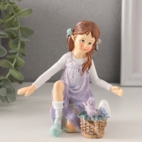 Сувенир полистоун "Девочка в сиреневом сарафане с корзинкой цветов" 11х6,5х12 см