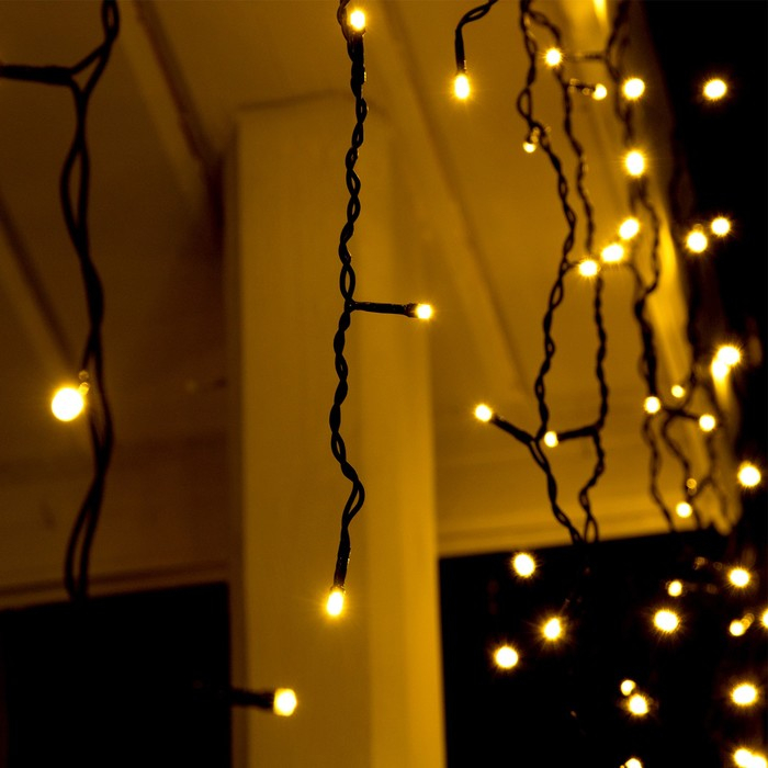Гирлянда &laquo;Бахрома&raquo; 3 &times; 0.9 м, IP44, УМС, тёмная нить, 232 LED, свечение тёплое белое, 220 В