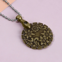 Резак для ниток, с цепочкой на руку, 3 &times; 4.5 см, цвет бронзовый