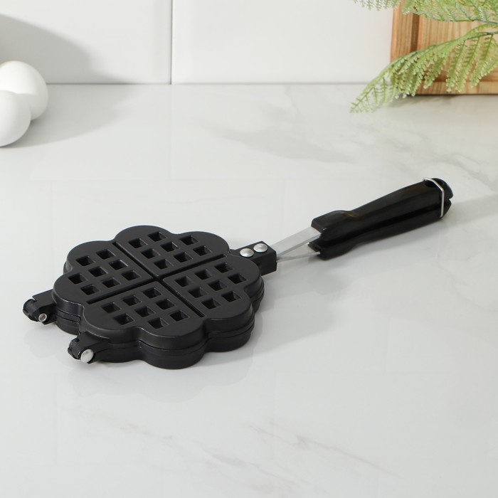 Сковорода двойная Доляна &laquo;Венские вафли&raquo;, d=14 см, пластиковая ручка, цвет чёрный