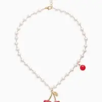 Колье на жемчужной дорожке "Вишня объемная", цвет красно-белый в золоте 40+удл, d6