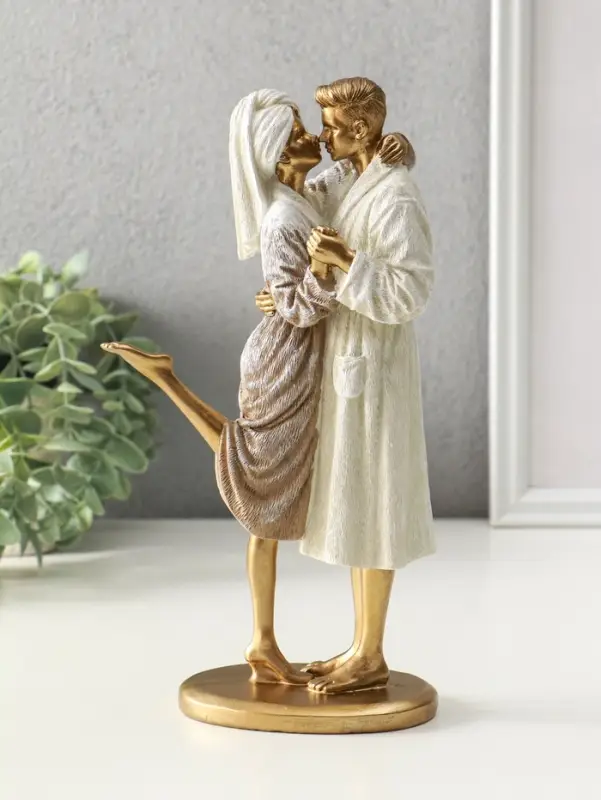 Сувенир полистоун "Влюблённые в банных халатах" 7,5х13,5х26 см