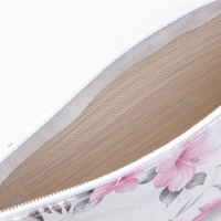 Косметичка на молнии, цвет белый