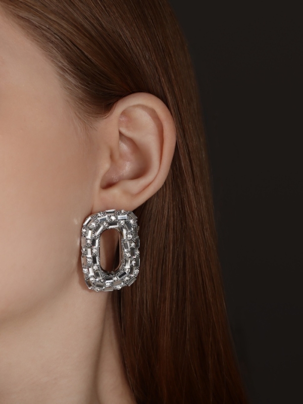 Серьги со стразами &laquo;Блеск&raquo; мягкий прямоугольник, белые в серебре