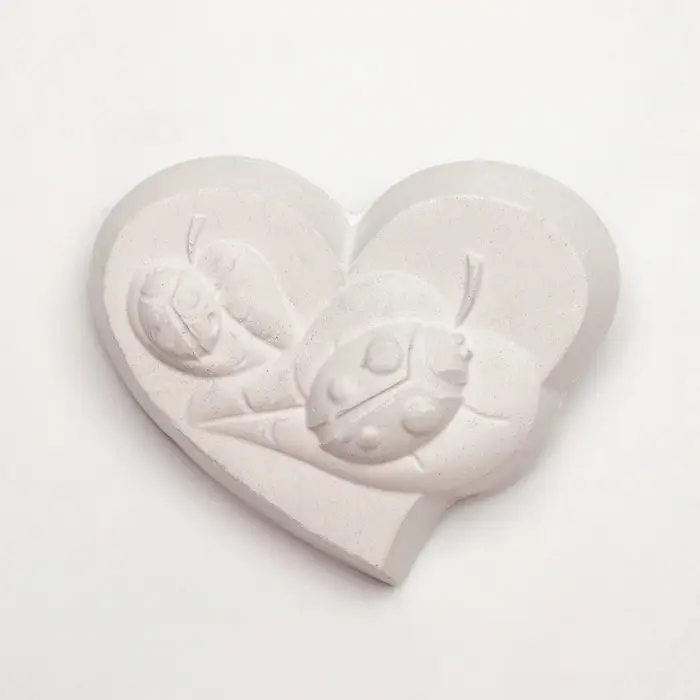 Минеральный камень "Пижон" для птиц сердце с углем, 60 г