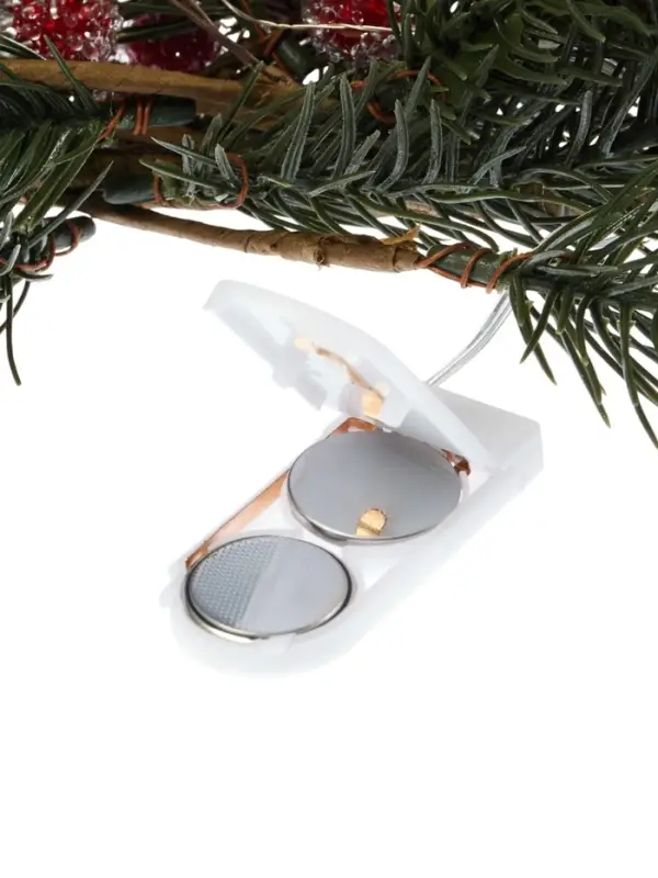 Декор настенный &laquo;Еловая ветвь с шишками&raquo;, 70&times;27 см, 30LED, от батареек CR2032&times;2, свечение тёплое белое